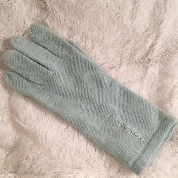 Hat and Glove Set - Picture 5 of 6